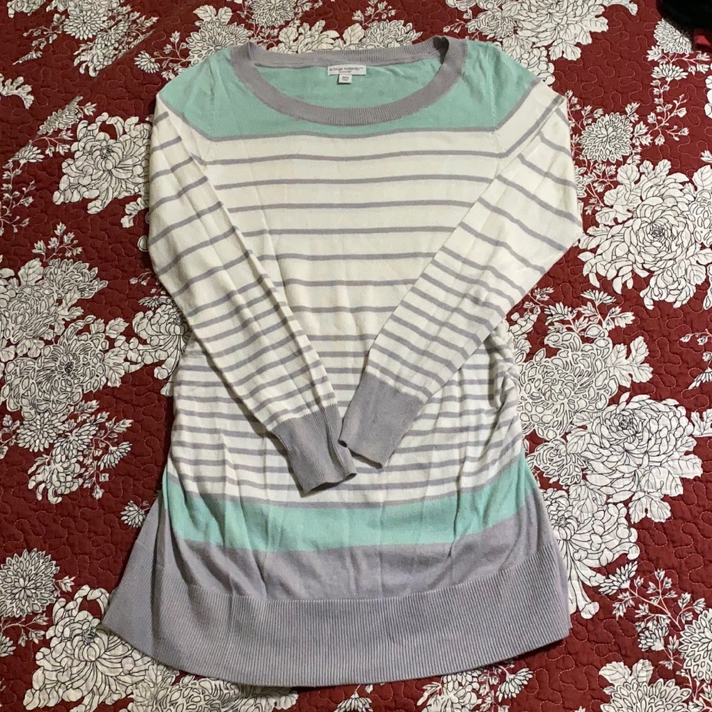 Women’s Liz Lange Maternity sweater Sz M